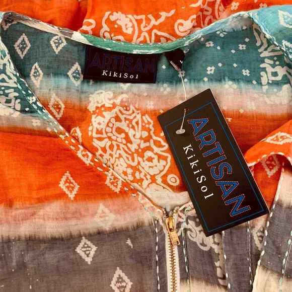 V-Neck Zipper Front Batik Print Tie Died Striped Colorful Tie Hem Top Si… - Picture 8 of 8